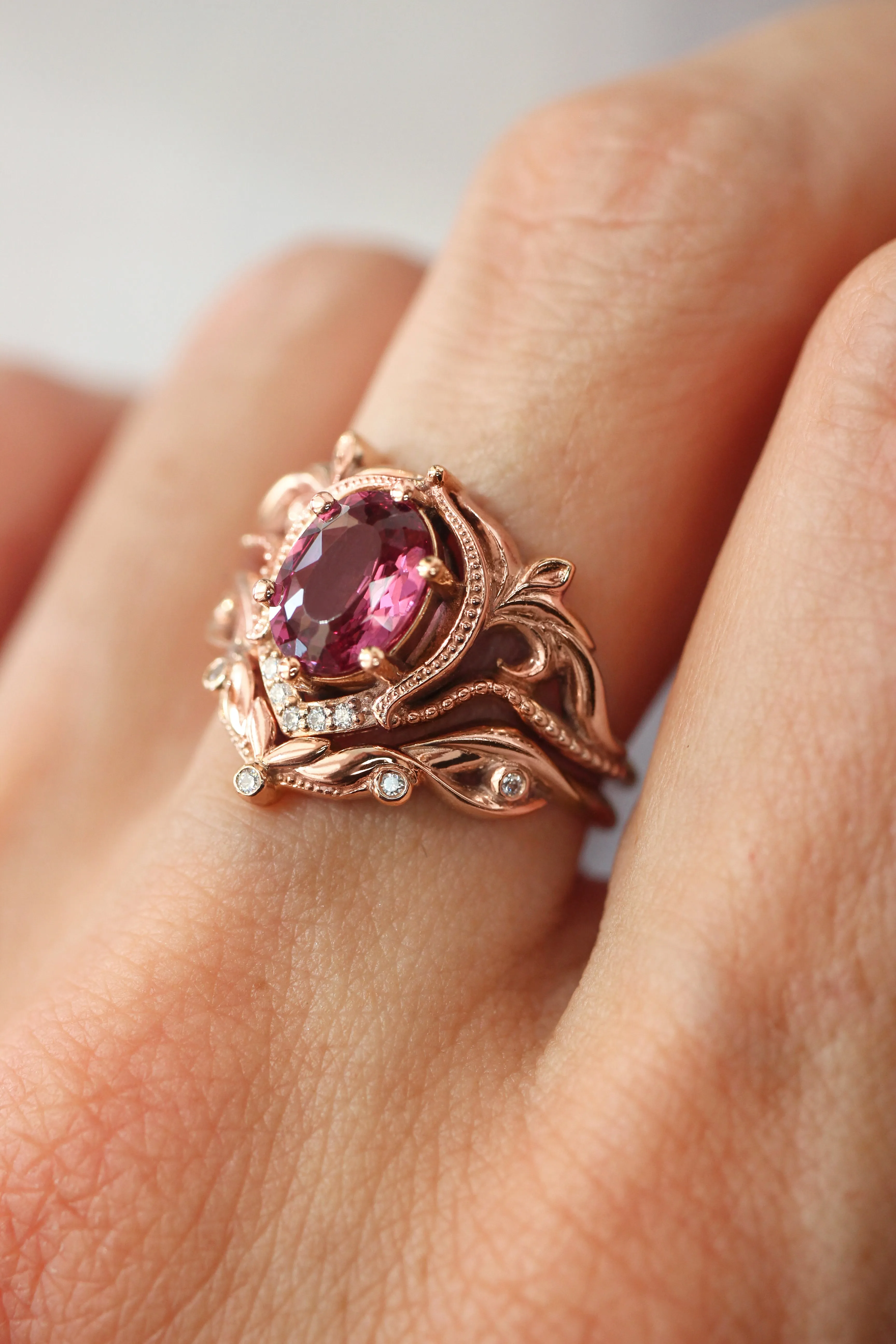 Art nouveau bridal ring set with rhodolite garnet / Lida oval