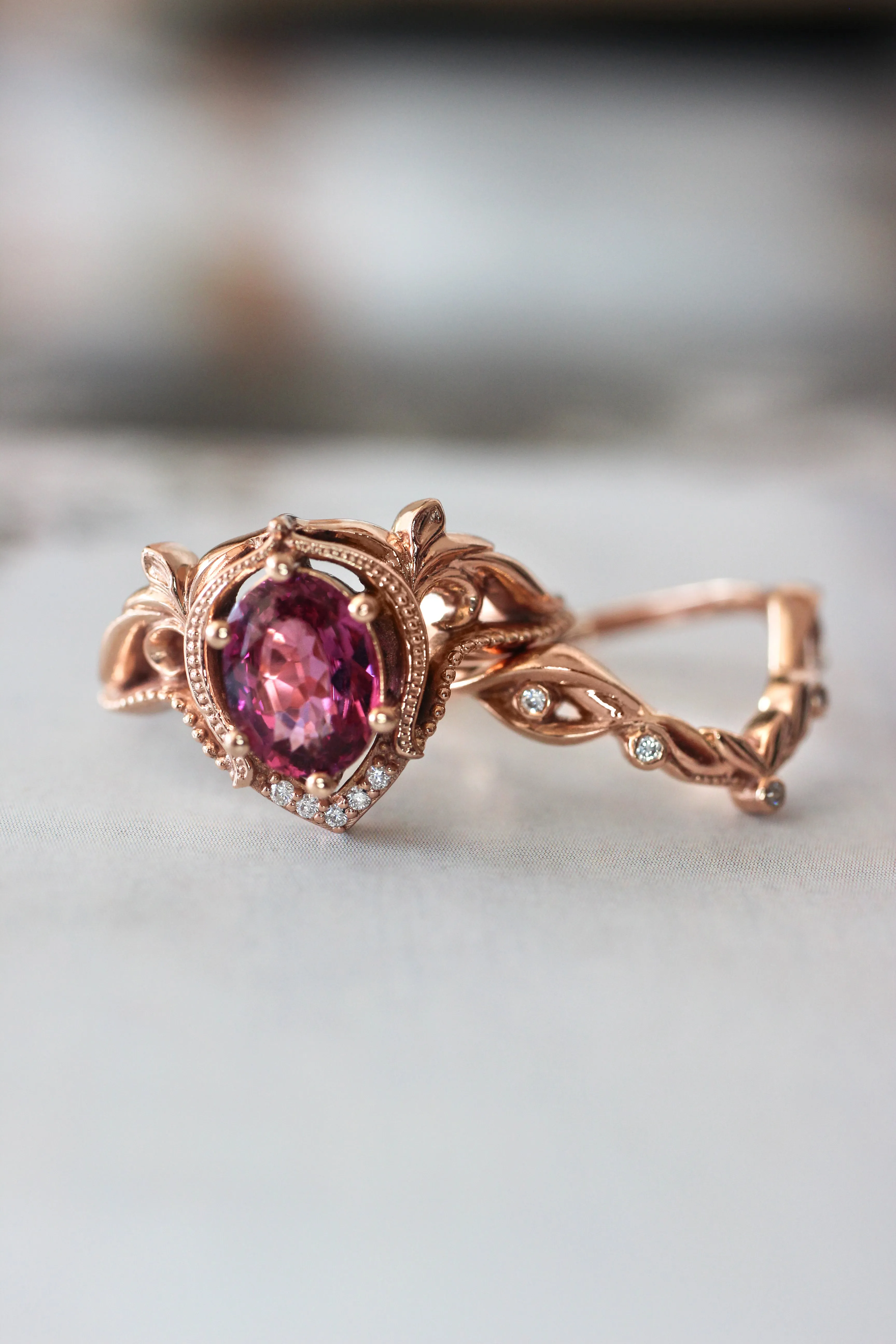 Art nouveau bridal ring set with rhodolite garnet / Lida oval