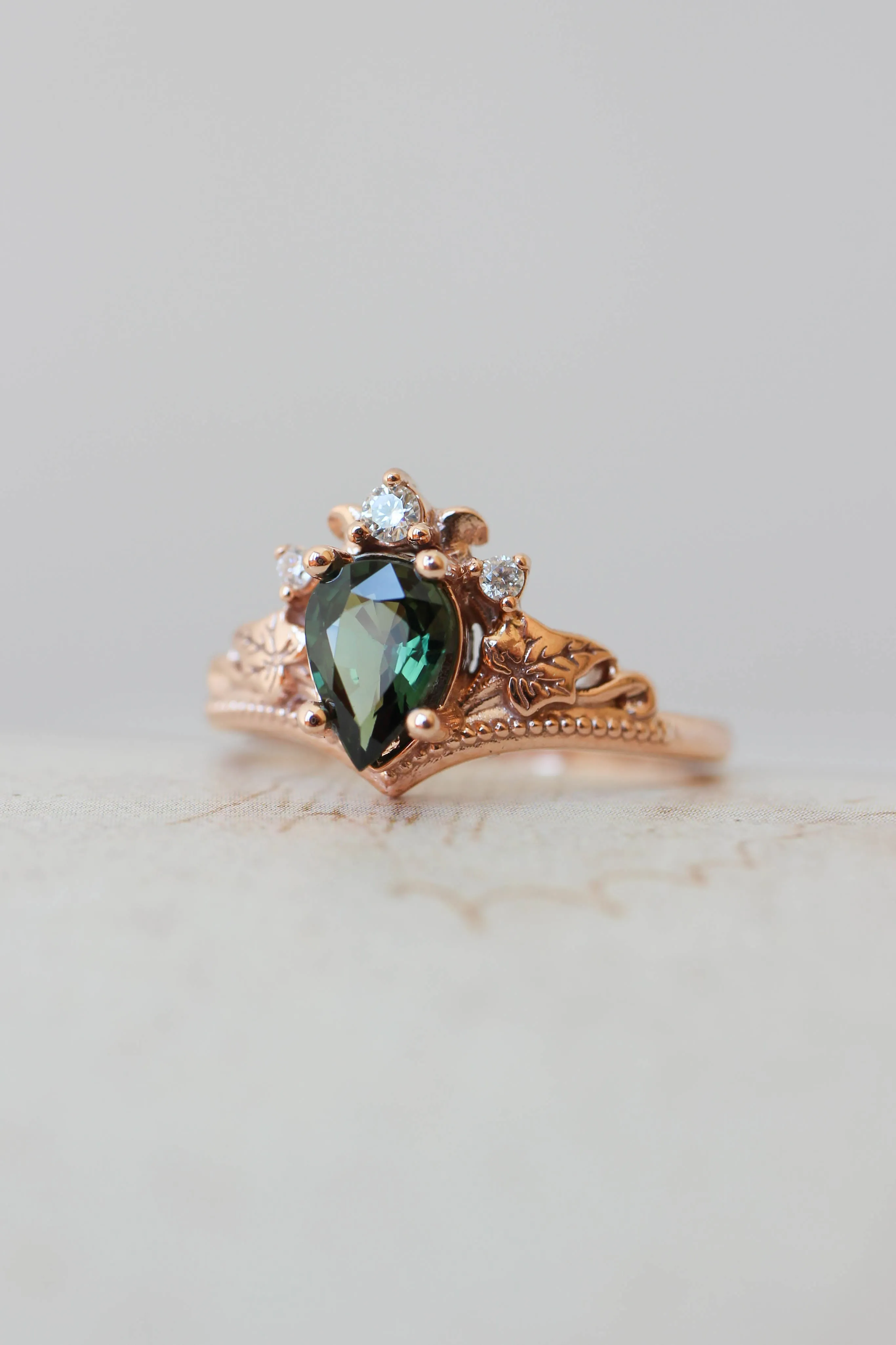 Bridal ring set with green sapphire and diamonds / Ariadne pear cut