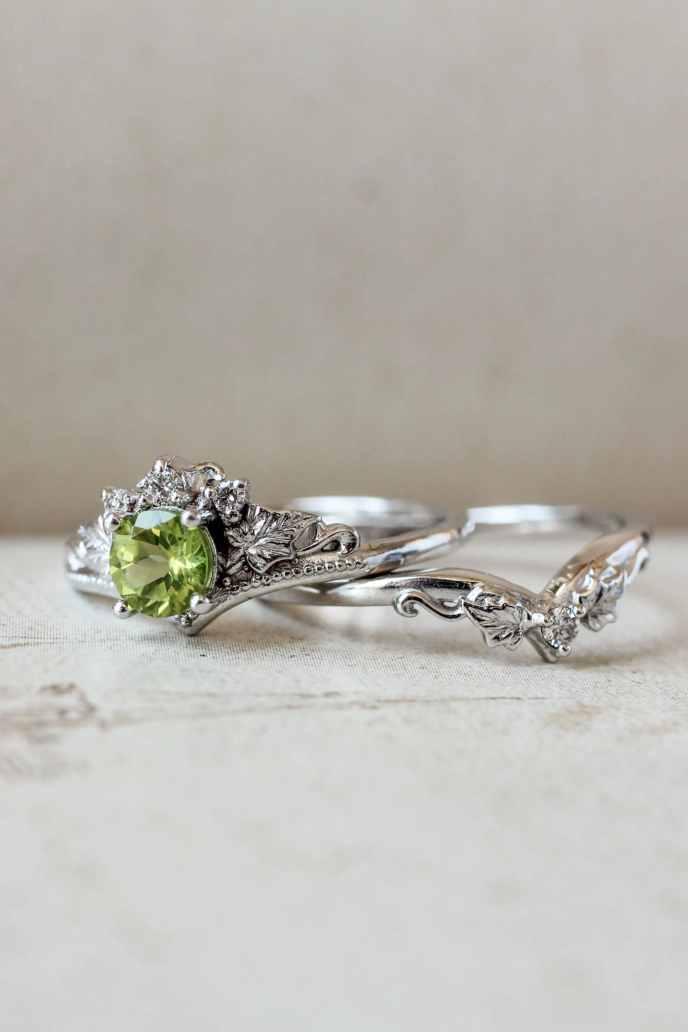 Bridal ring set with peridot and diamonds / Ariadne