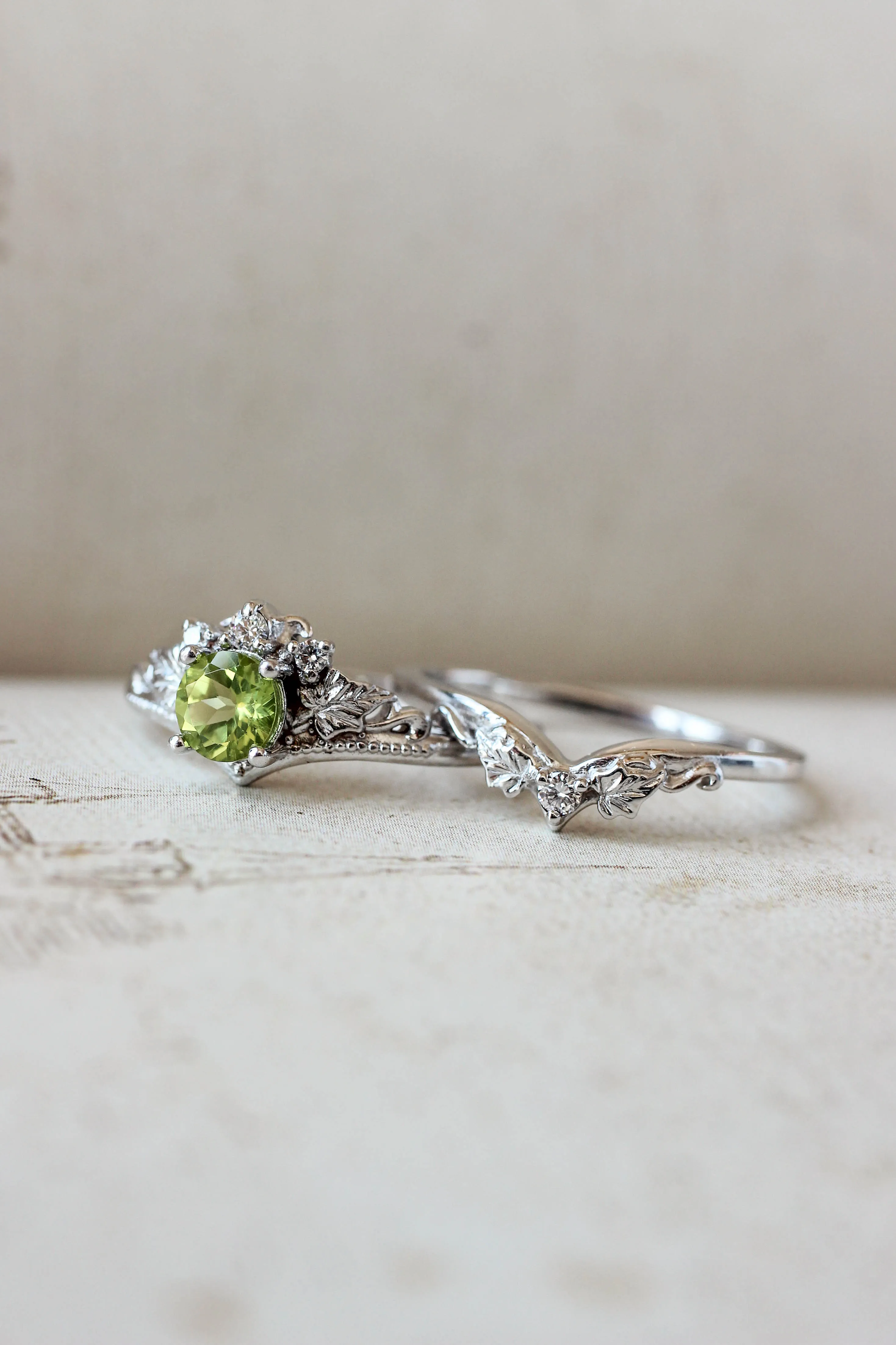 Bridal ring set with peridot and diamonds / Ariadne