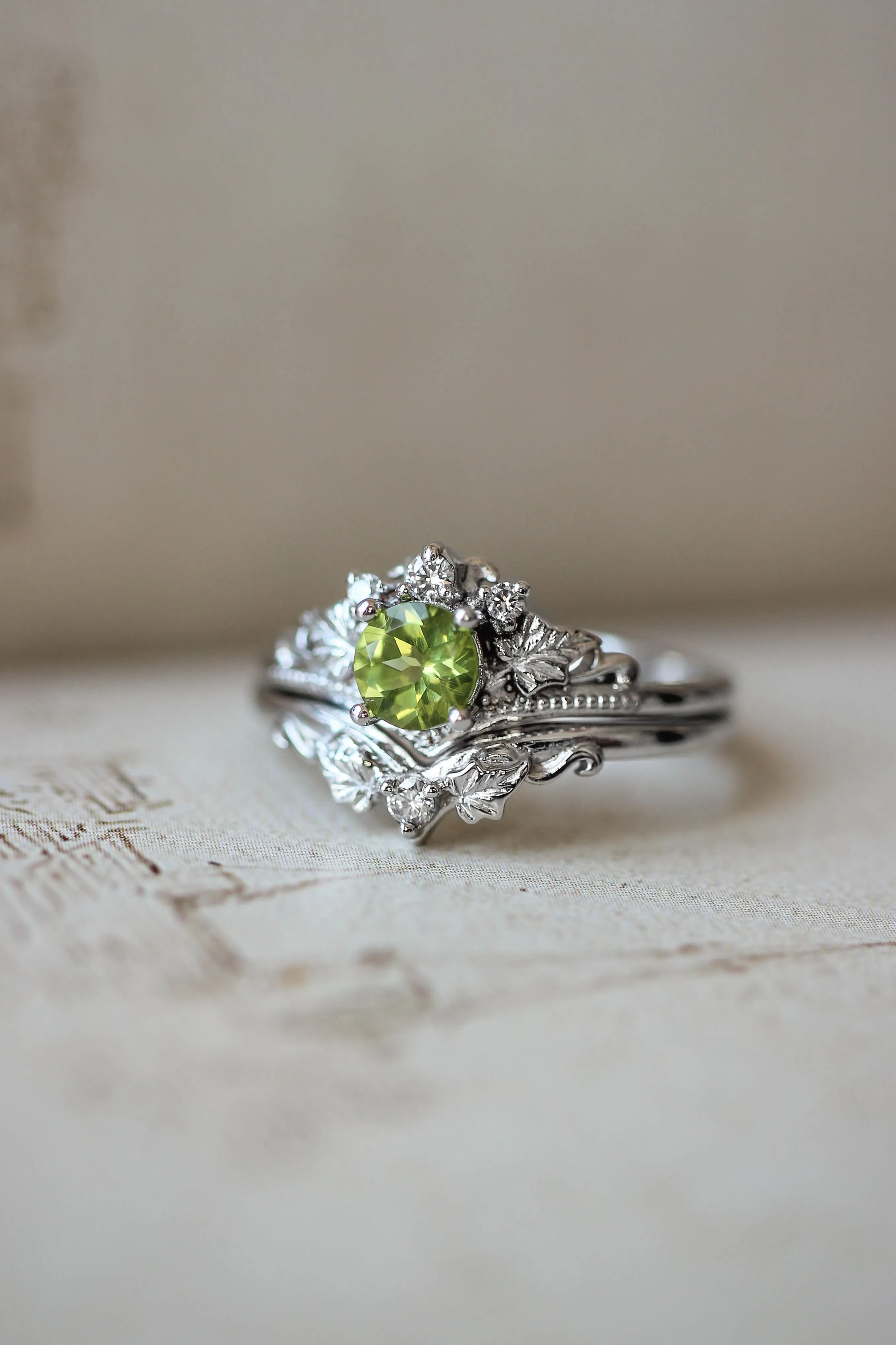 Bridal ring set with peridot and diamonds / Ariadne