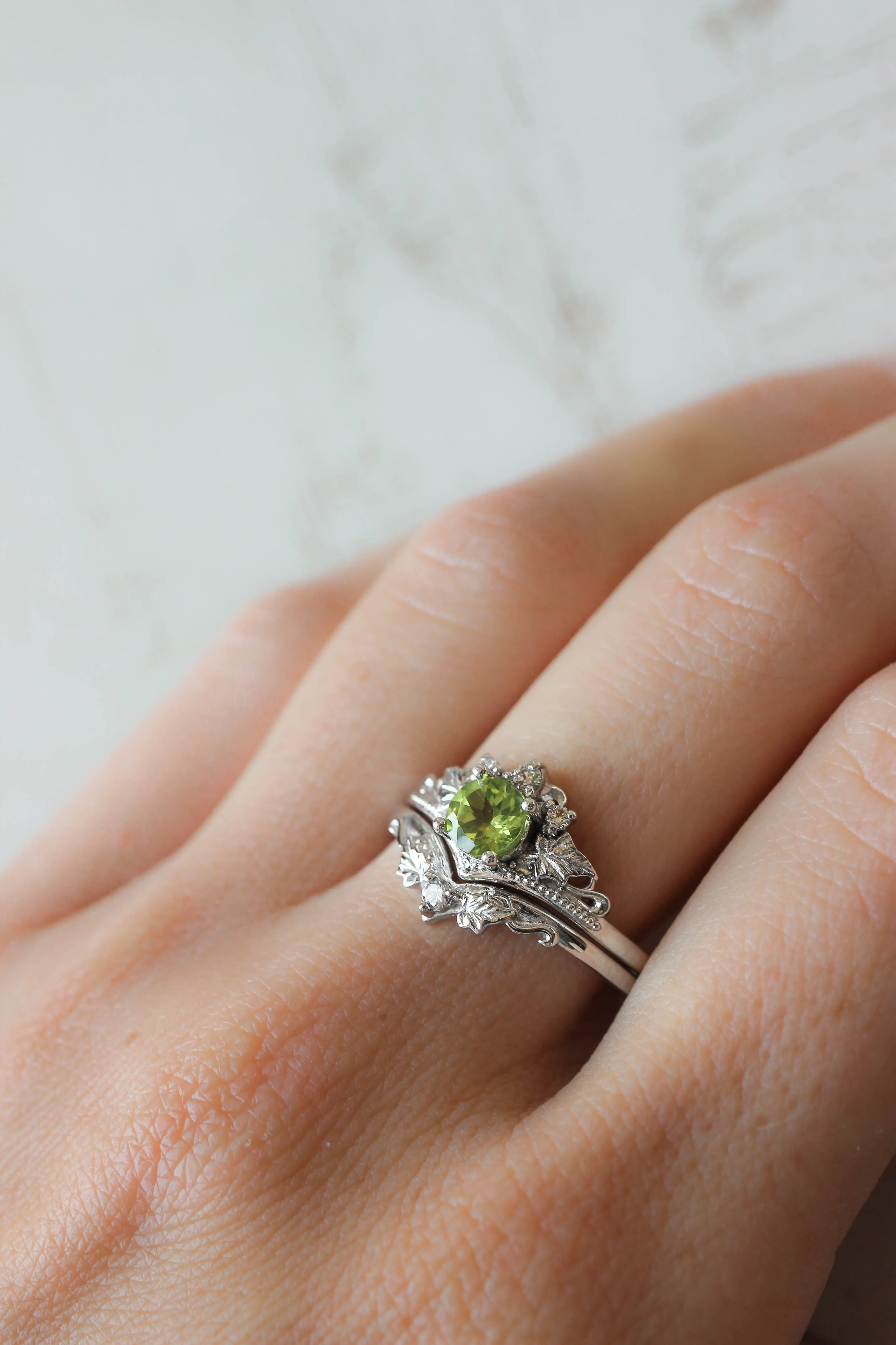 Bridal ring set with peridot and diamonds / Ariadne