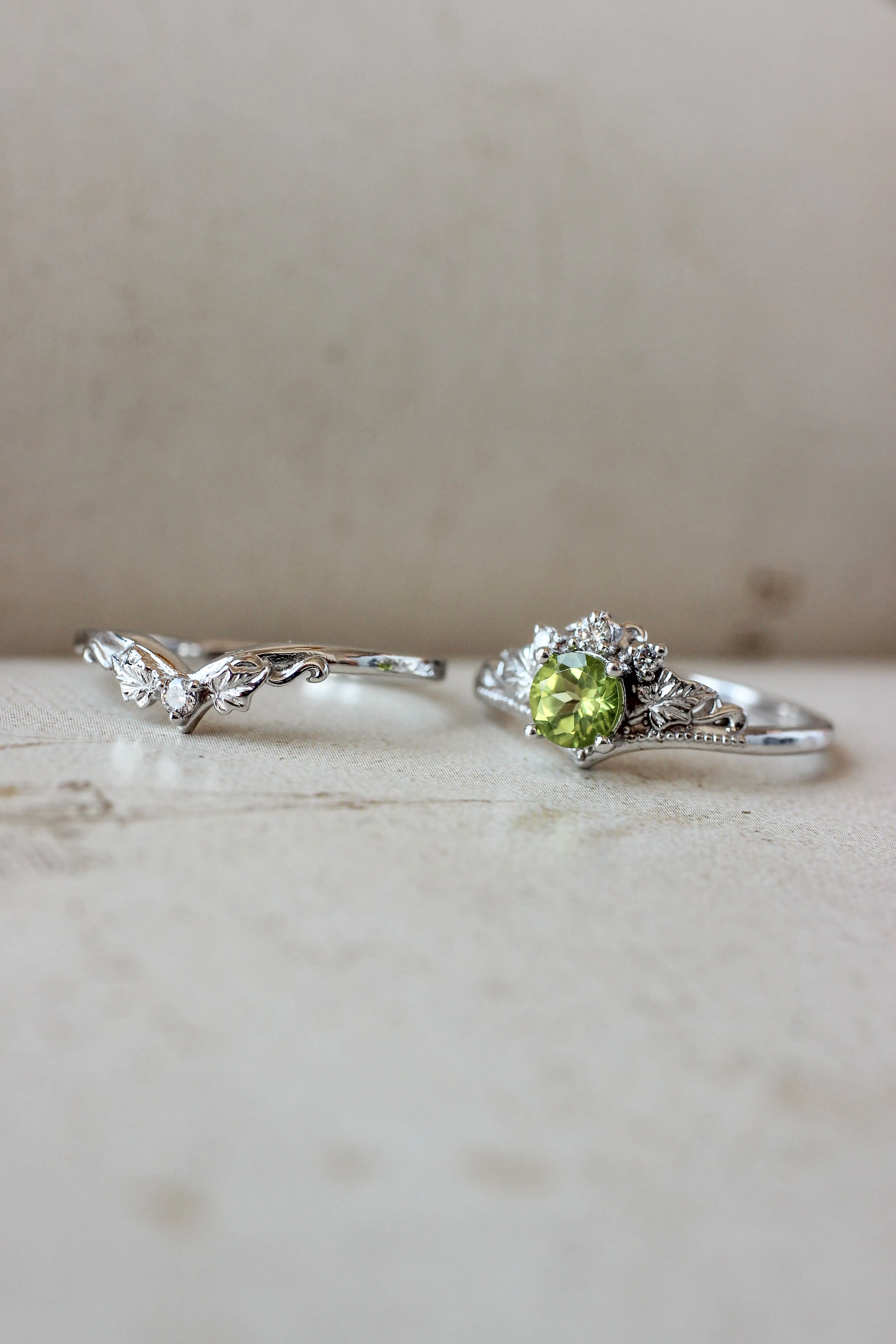 Bridal ring set with peridot and diamonds / Ariadne