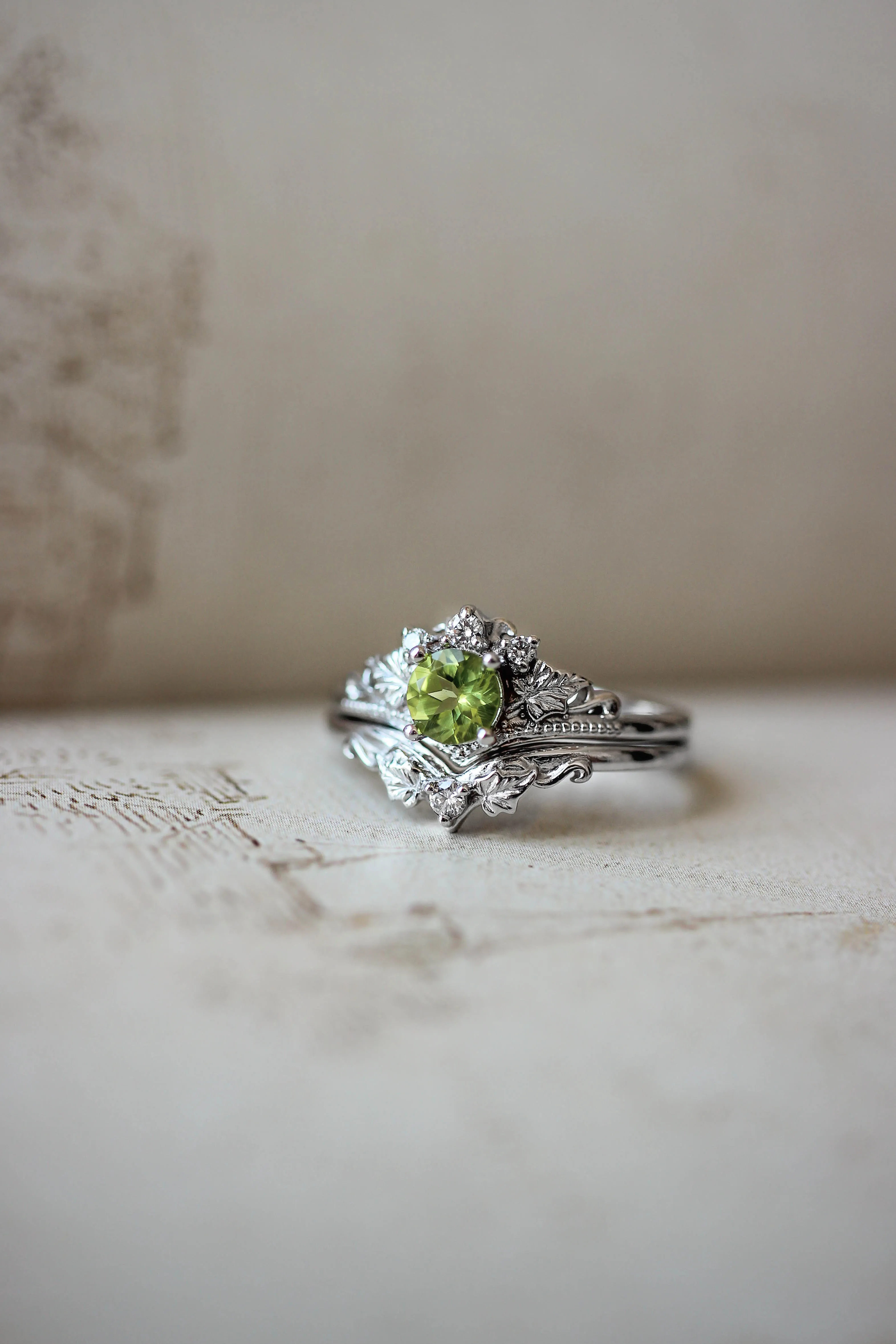 Bridal ring set with peridot and diamonds / Ariadne