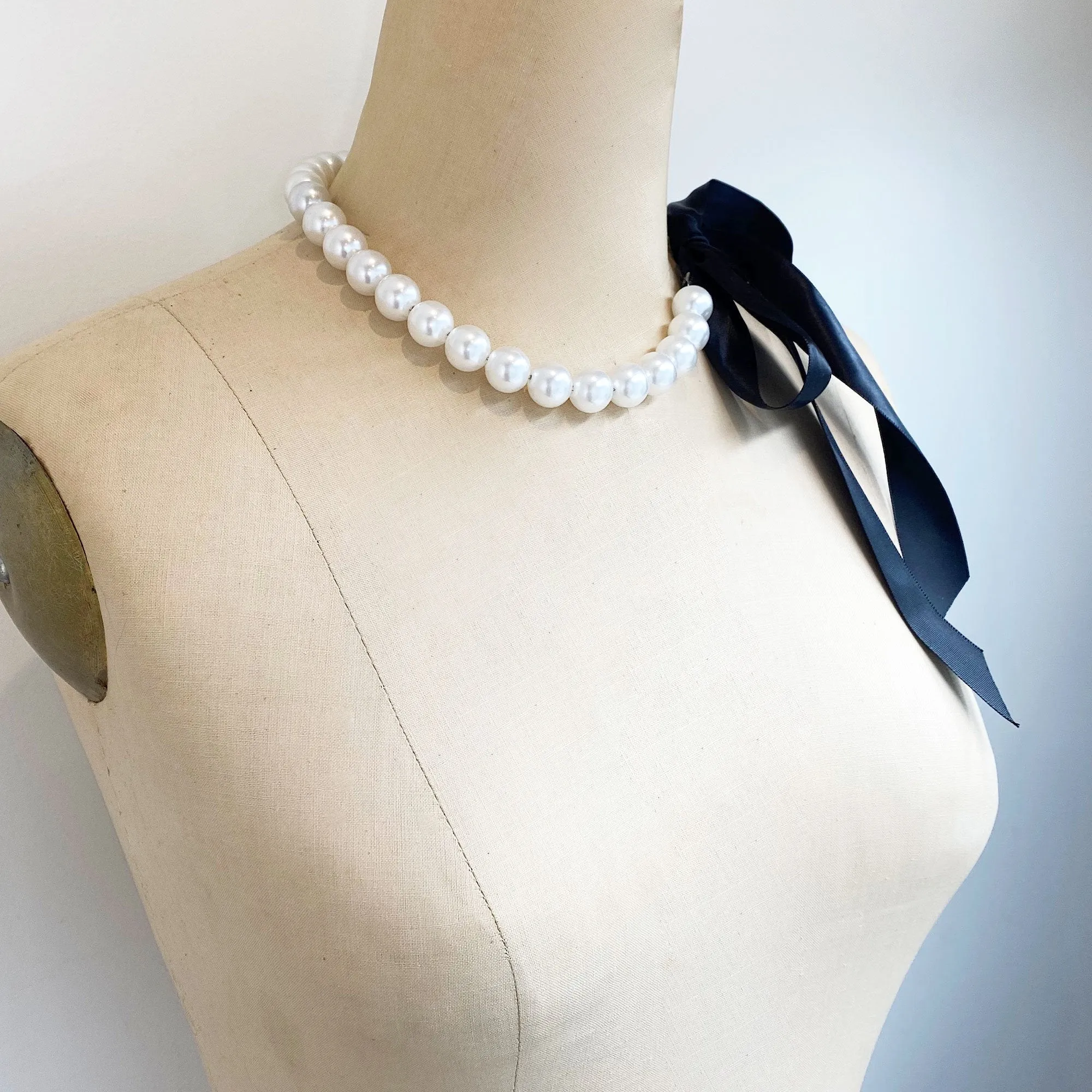 DOTTY white pearl ribbon tie necklace (more colours available)