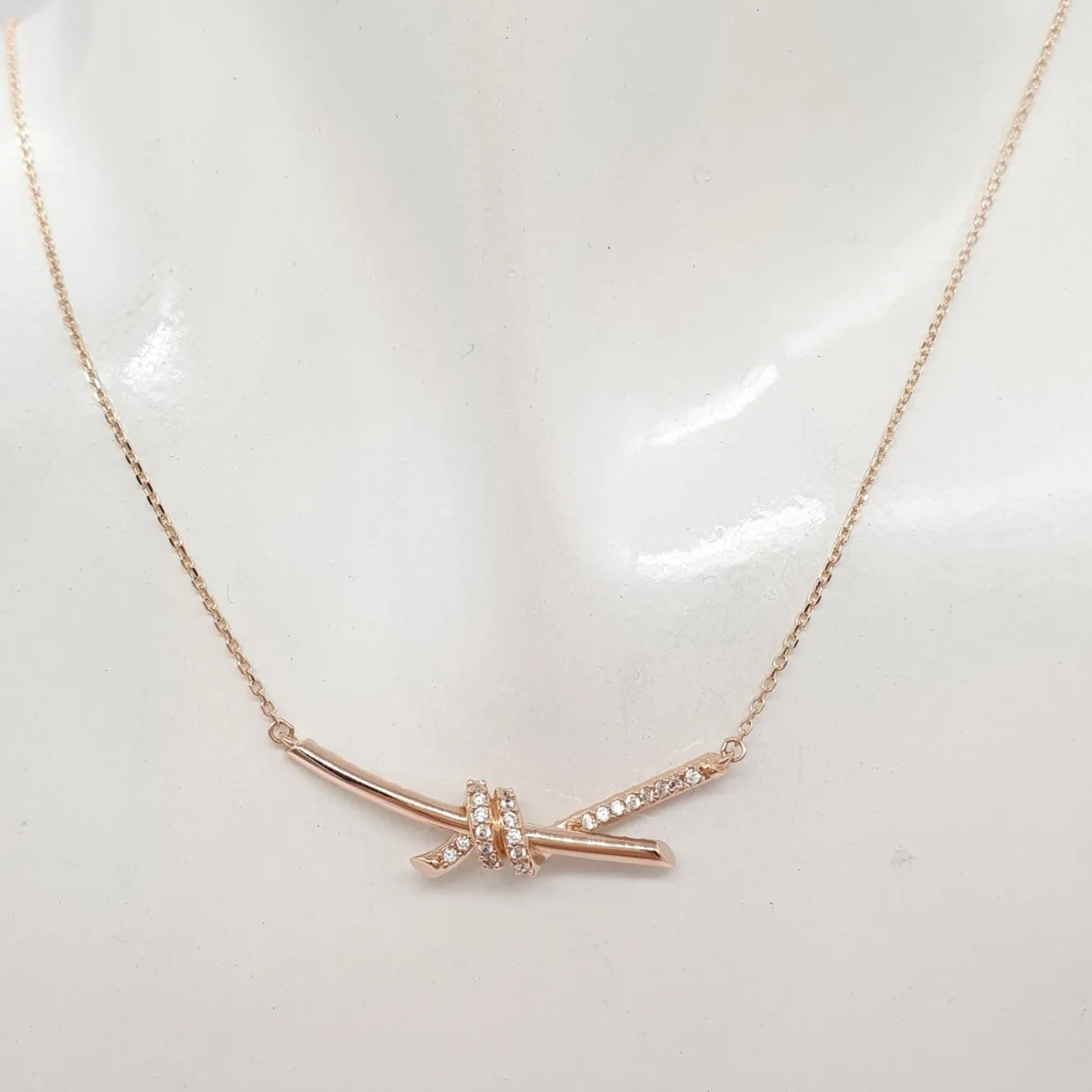 Fashionable Bar Knot Necklace 18K Gold