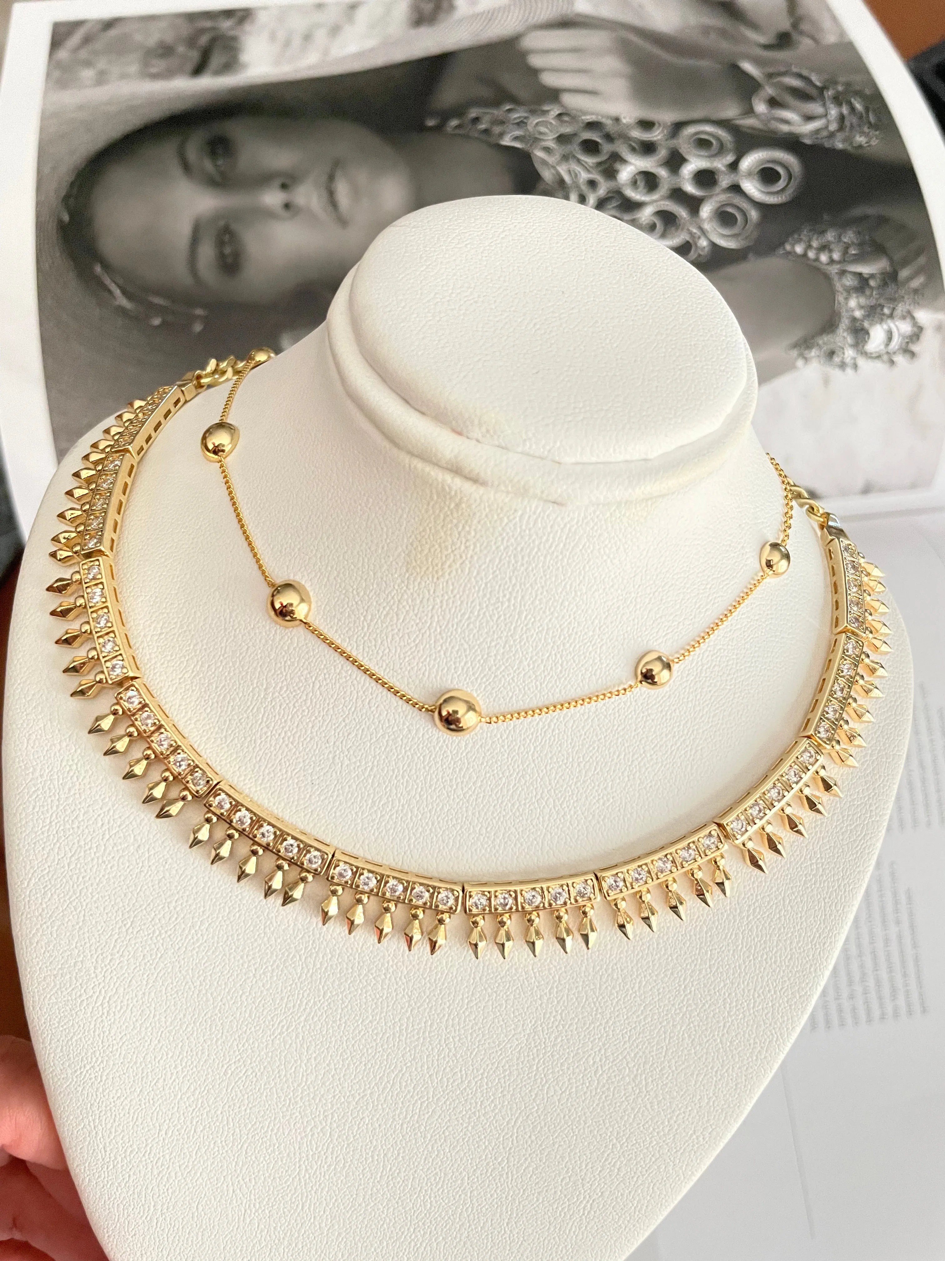 Gold dots choker necklace