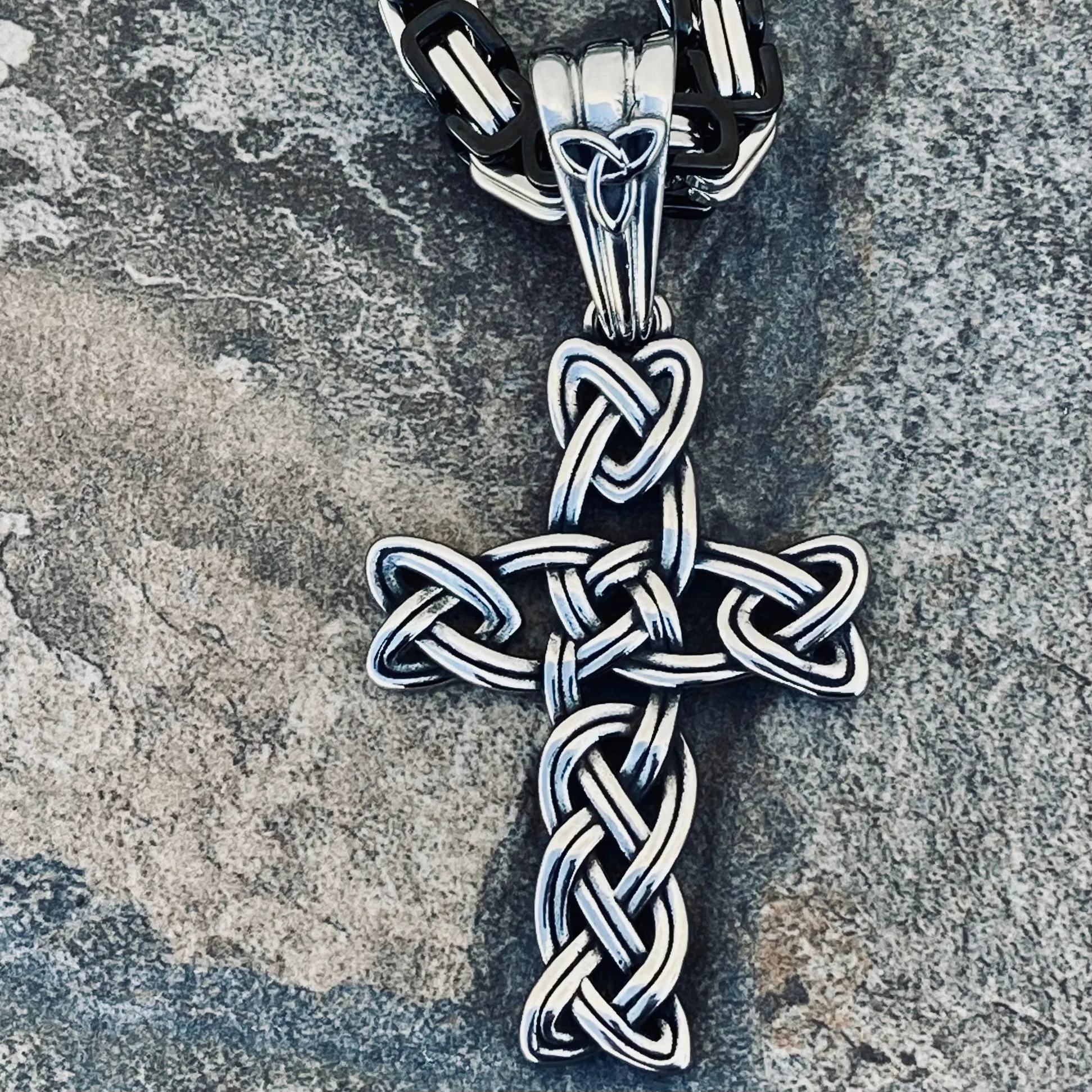 Large Celtic Cross Pendant - Necklace (804)